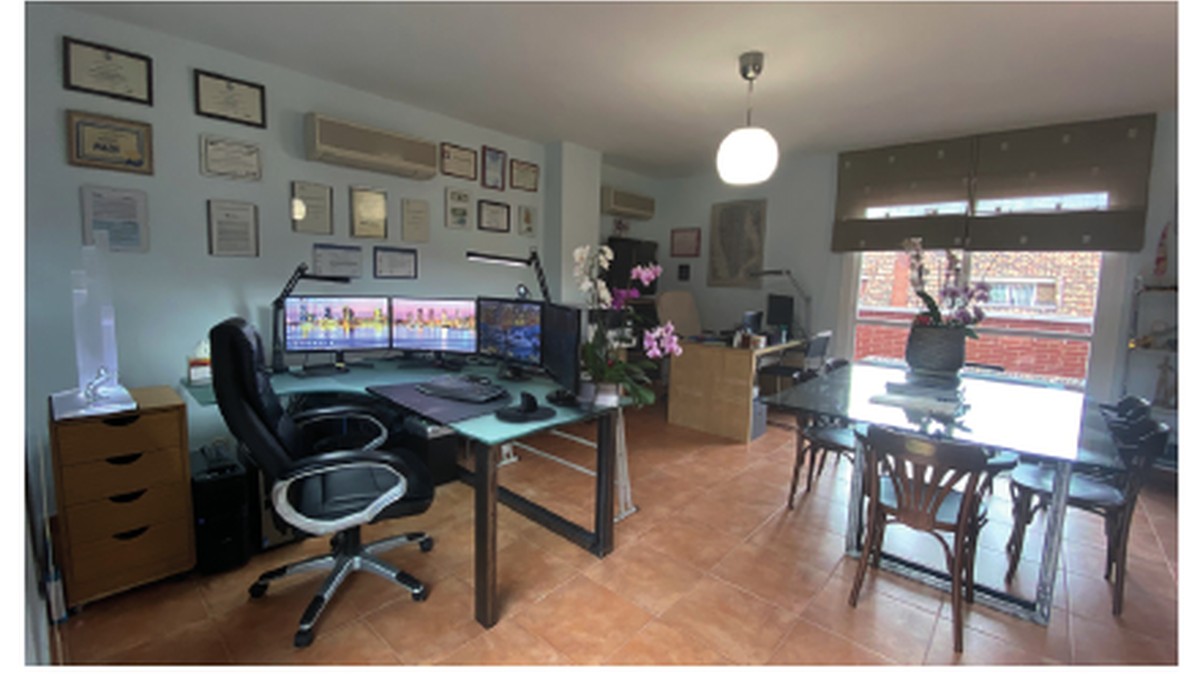 Feng Shui en oficinas y locales: cómo ordenar actividad, acceso y puestos